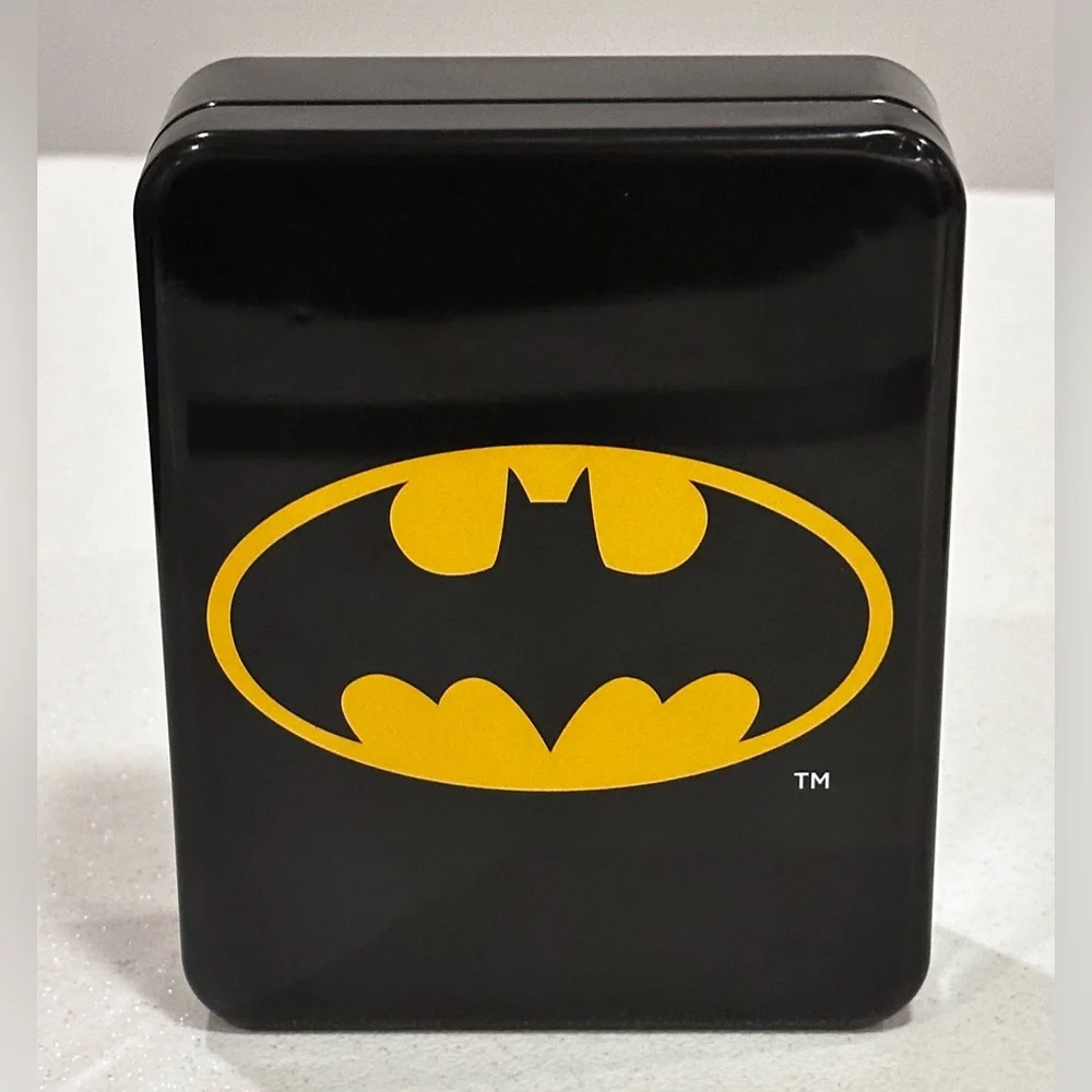New D.C. Comics Batman Bifold Wallet / BATMAN “THE BAT SIGNAL” - Case Included